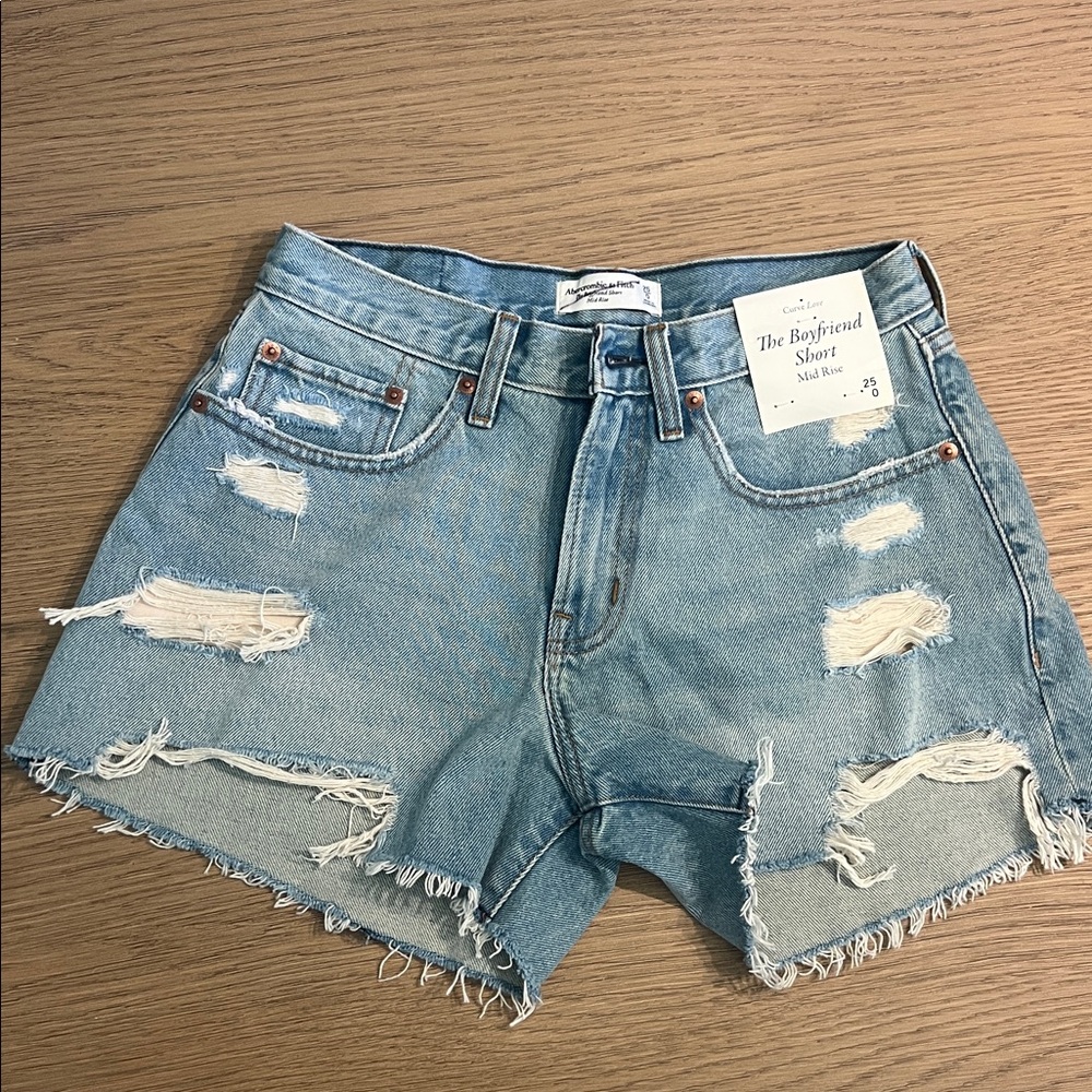 {abercrombie & fitch} boyfriend short mid rise curve love jean shorts